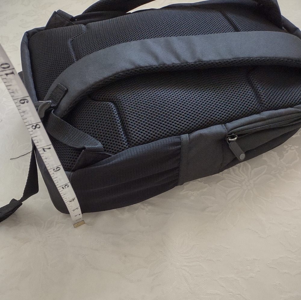 HP padded backpack laptop - Picture 5 of 7